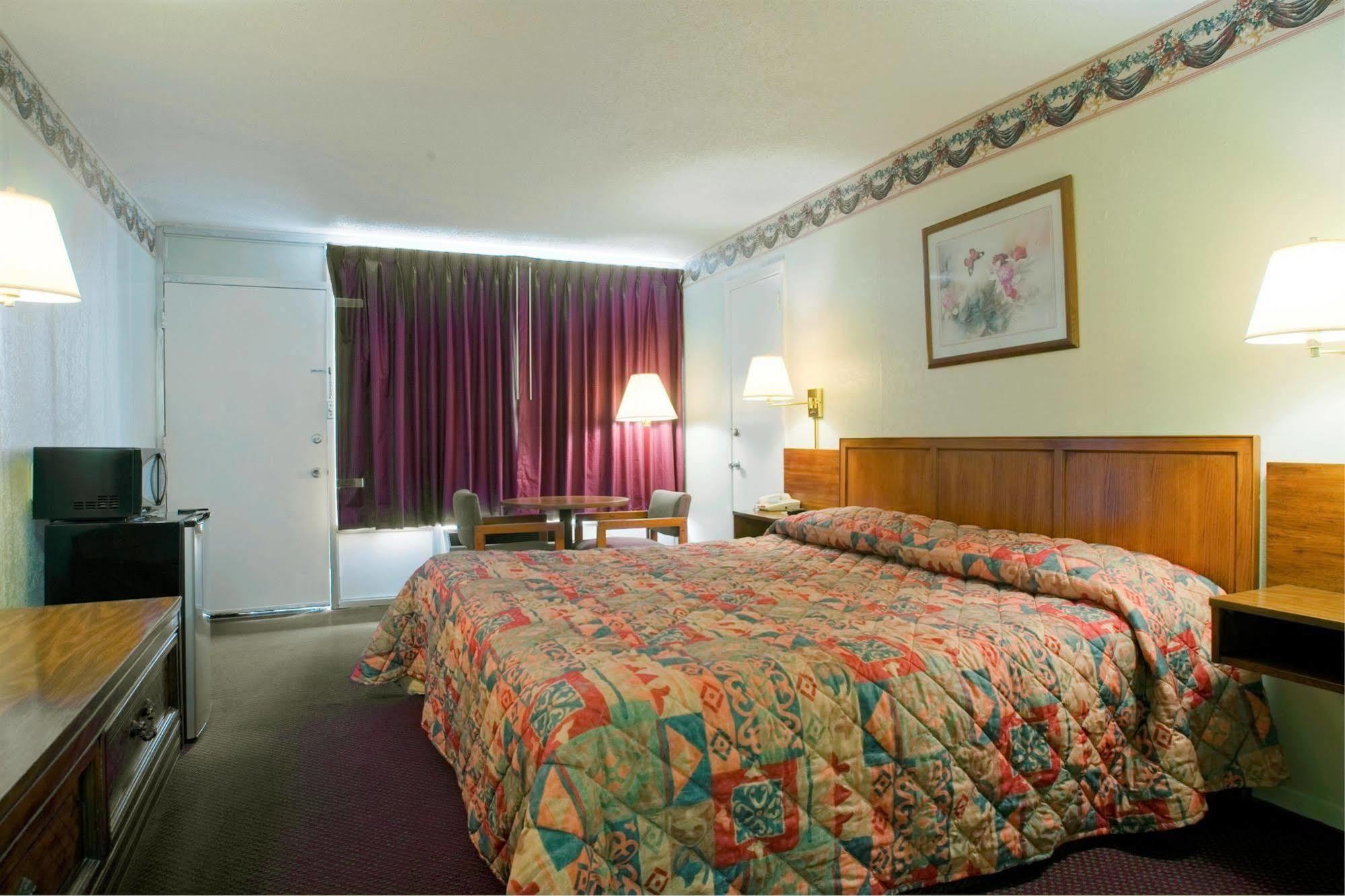 Motel Americas Value Lenoir 3*